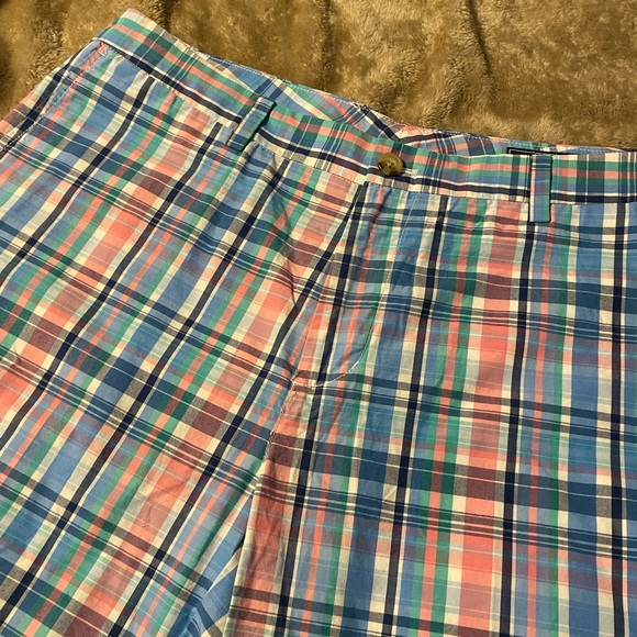Vineyard Vines plaid shorts size 36 - Picture 3 of 4